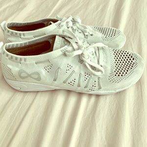 Daughter outgrew cheer shoes.